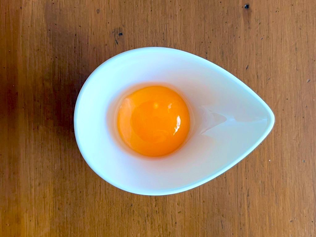 漬けるだけで作れる「卵黄漬け丼」の写真 2