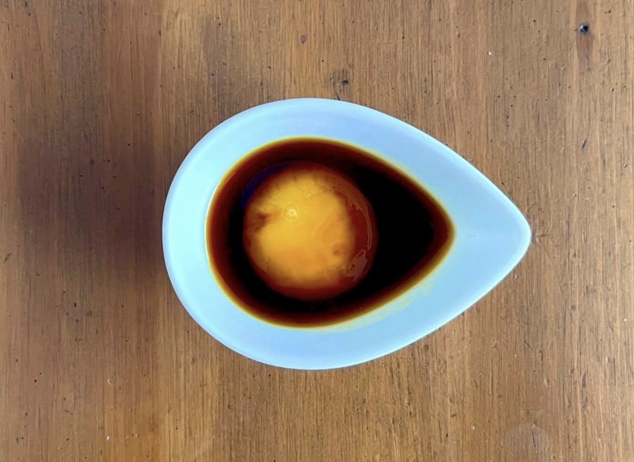 漬けるだけで作れる「卵黄漬け丼」の写真 4