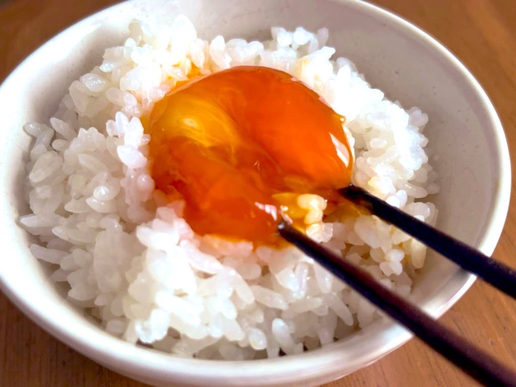 漬けるだけで作れる「卵黄漬け丼」の写真 6