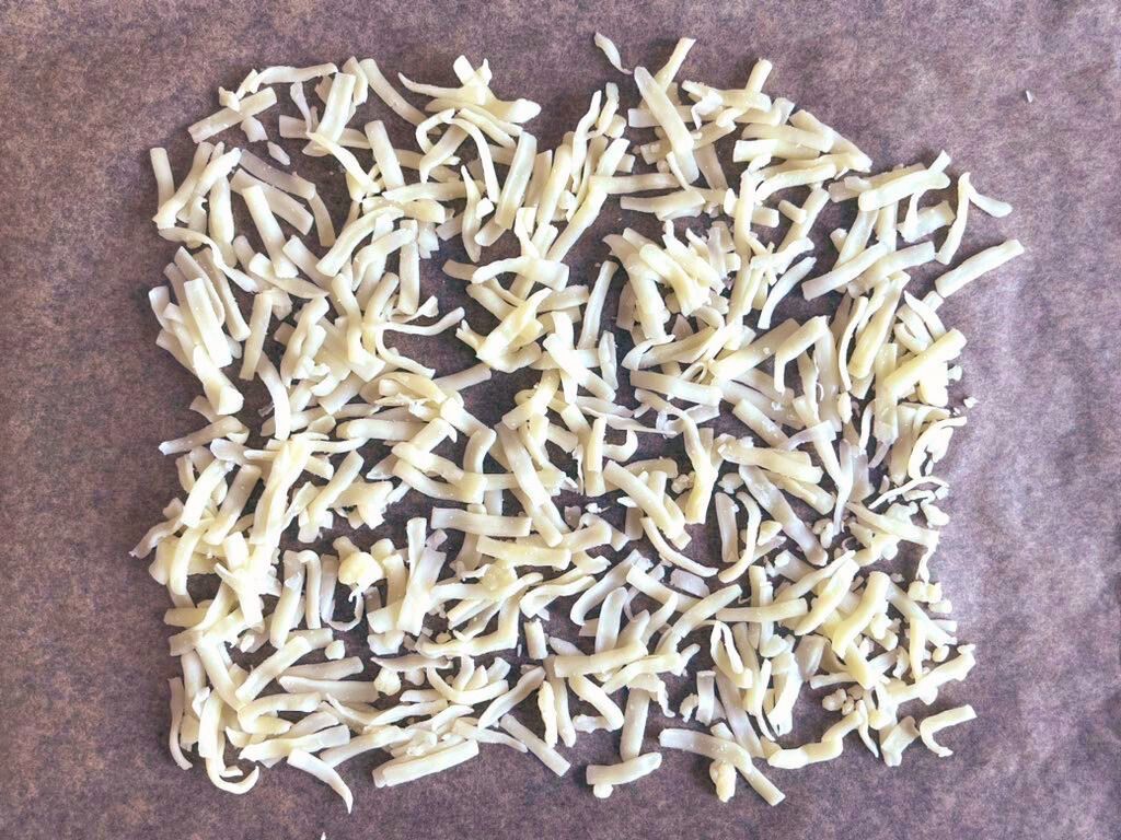 しなびた大葉が大活躍！電子レンジで「チーズと大葉のカリカリ」夏のおつまみの写真 2