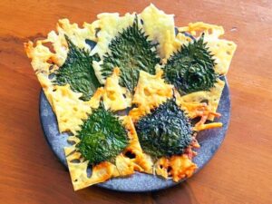しなびた大葉が大活躍！電子レンジで「チーズと大葉のカリカリ」夏のおつまみの写真 6