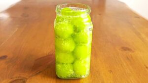 炭酸水に漬けるだけ。「炭酸マスカット」の作り方の写真 3