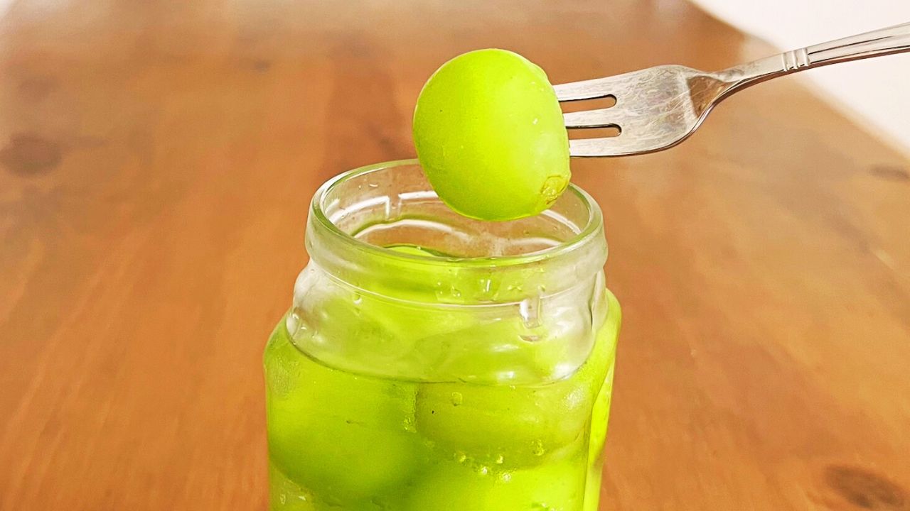 炭酸水に漬けるだけ。「炭酸マスカット」の作り方の写真 5