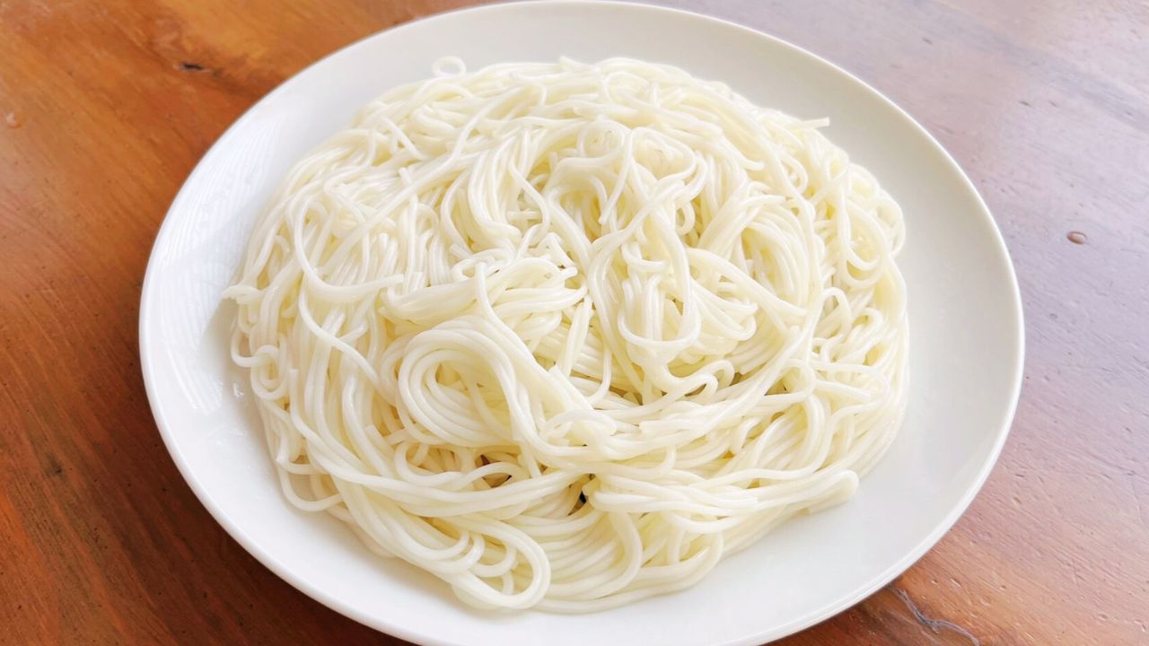 ゆでて水で締めたそうめん