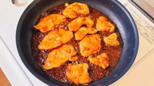 両面に焼き色が付いた鶏むね肉