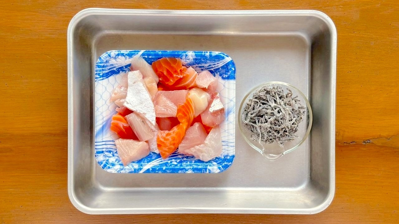 刺身のにんにく塩昆布漬けの材料