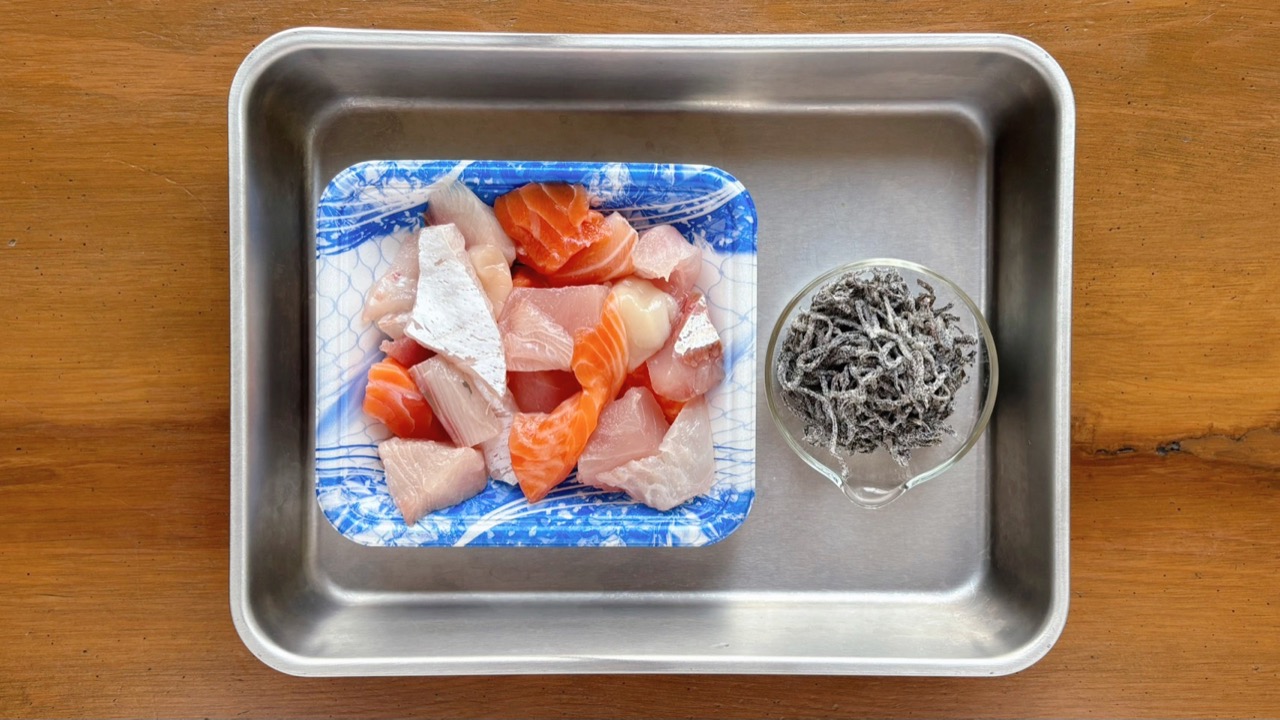 刺身のにんにく塩昆布漬けの材料