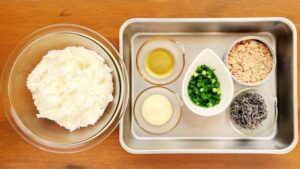 ツナマヨ塩昆布おにぎりの材料