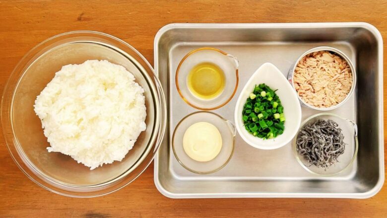 ツナマヨ塩昆布おにぎりの材料