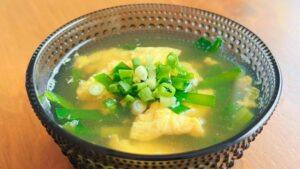 完成したニラ玉スープ