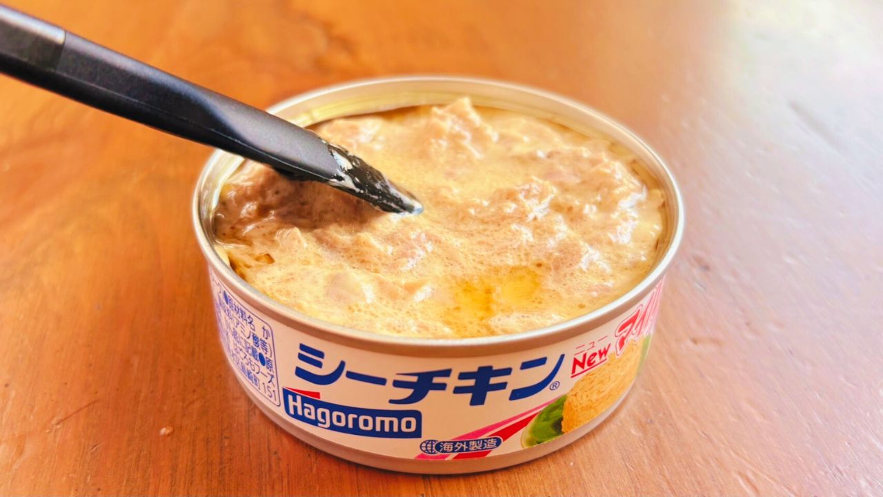 ツナ缶の中でマヨネーズ、めんつゆ、ごま油を混ぜたところ