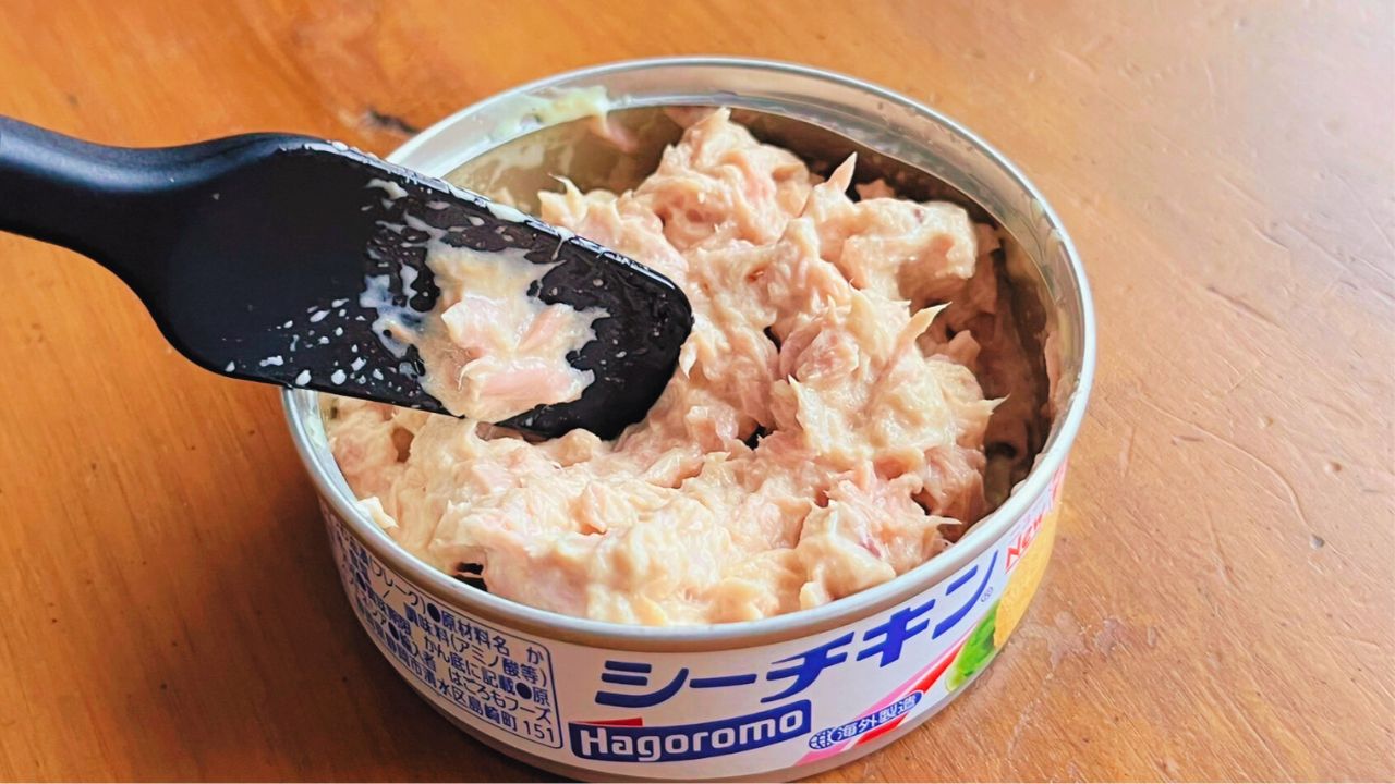 ツナ缶の中でツナとマヨネーズを混ぜたところ